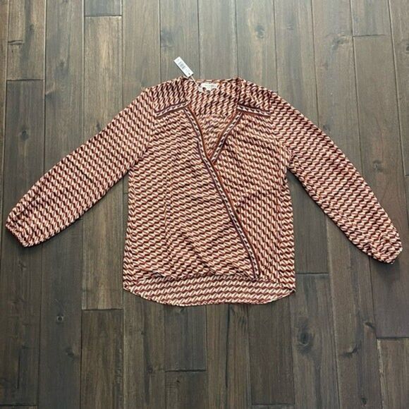 Max Studio Faux Wrap V Neck Geometric Print Blouse M NWT - Picture 1 of 6